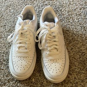 White Nike 7.5 women’s Court Vision Low in White